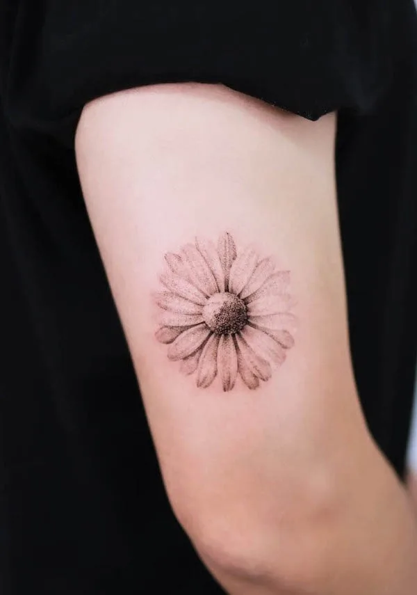 Daisy April birth flower tattoo by @tattooist_soom