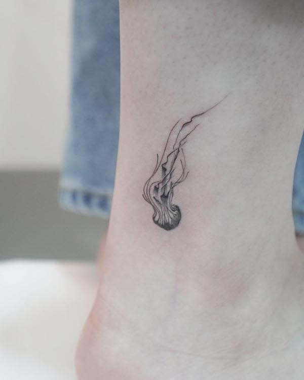 Small jellyfish ankle tattoo by @efp_tattoo