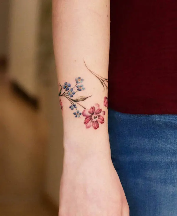 Blue and red flowers by @veroni.ink
