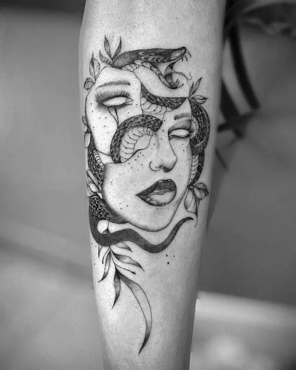 Broken Medusa tattoo by @gabrielasbardelotto.ink_