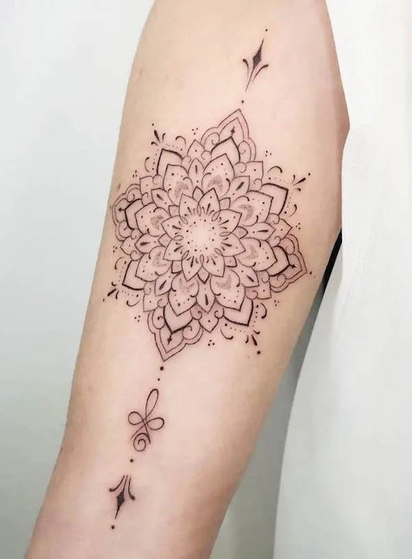 Fine line mandala tattoo by @susanna_tattoo