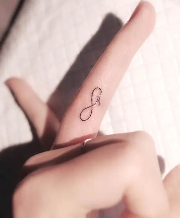 Infinity finger tattoo by @wittybutton_tattoo