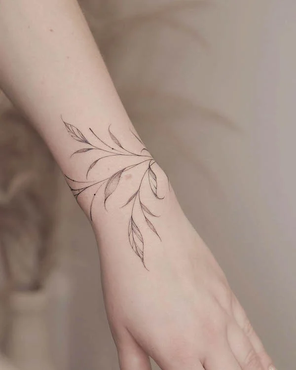 Leaves bracelet tattoo by @monochrom.ink