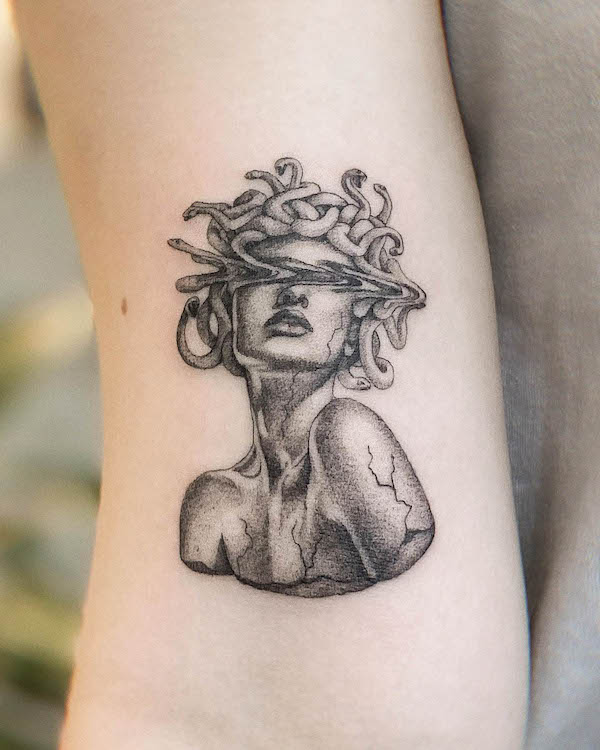 Seductive black and grey Medusa tattoo by @domaradzka.ink