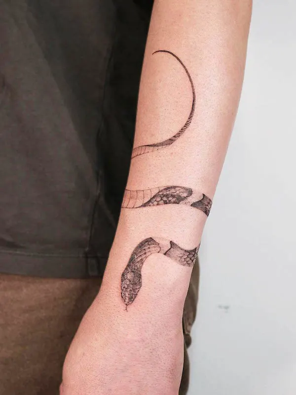 Snakes bracelet tattoo by @choseung.tat_