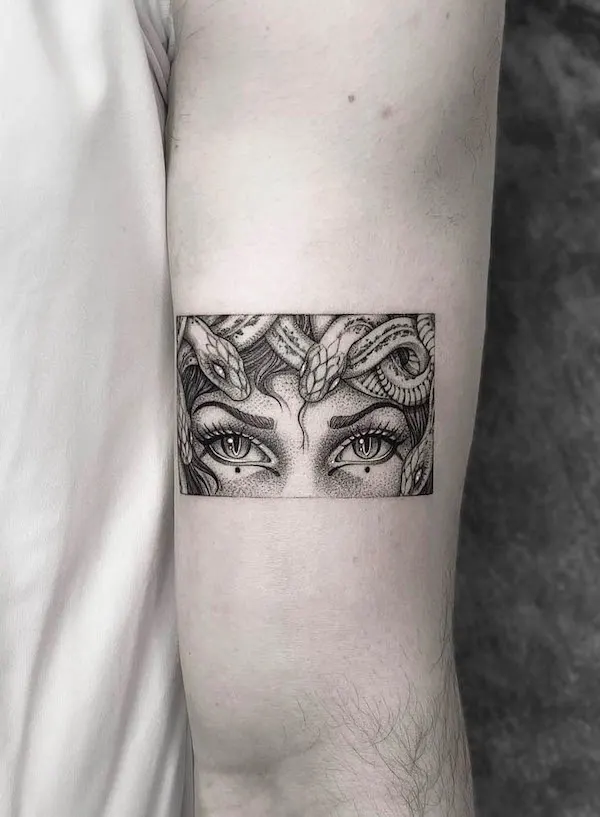 The gaze of Medusa tattoo by @isitamarramamiau