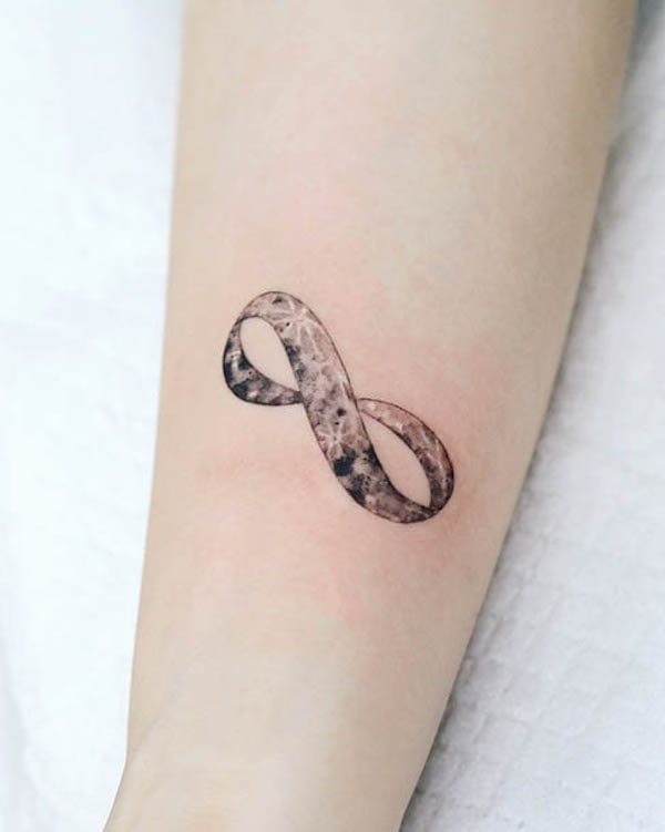 Lunar infinity tattoo by @tattooist_dal