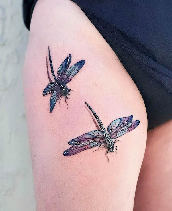 3D dragonfly on the thigh by @nicolekayetattoo