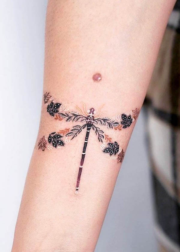 Dragonfly aesthetic tattoo by @baronart_jackie