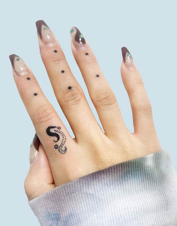 31 Initials Tattoos On Fingers