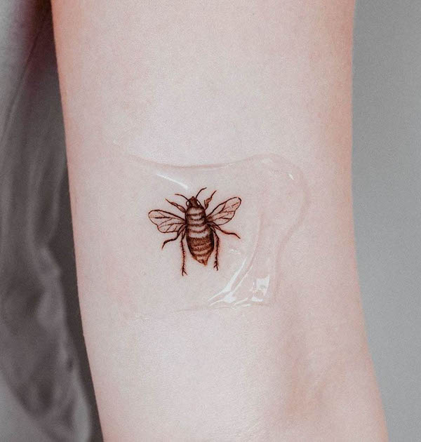 Small fine line bee tattoo by @m.a.i_ink