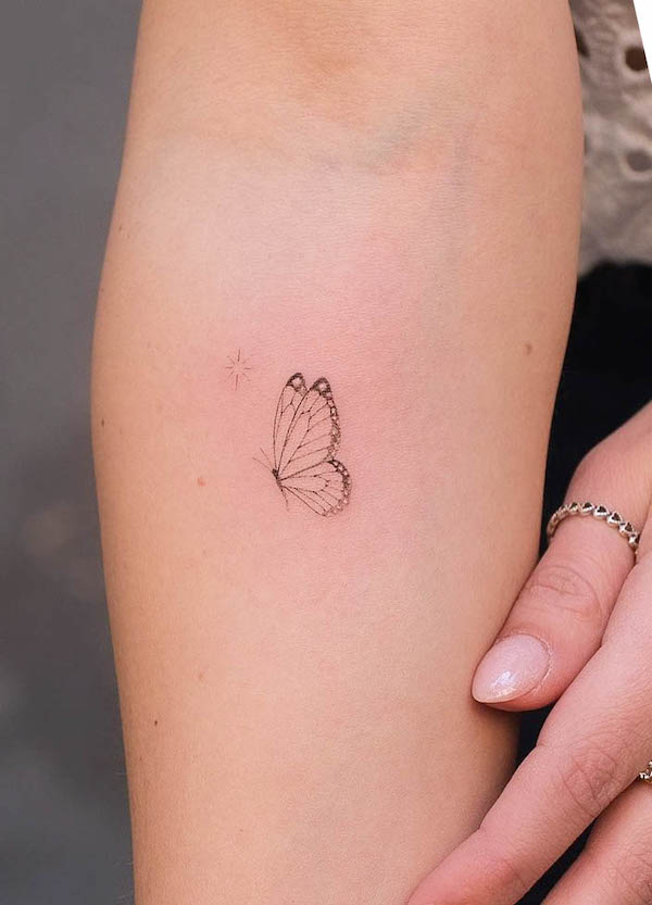 Small fine line butterfly tattoo by @stefano__mazza