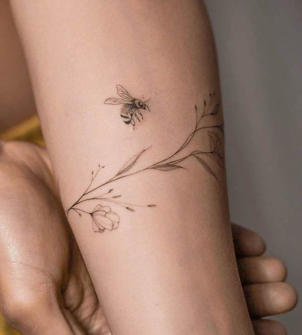 Wrap-around-the-wrist fine line tattoo by @olejnik.tattoo