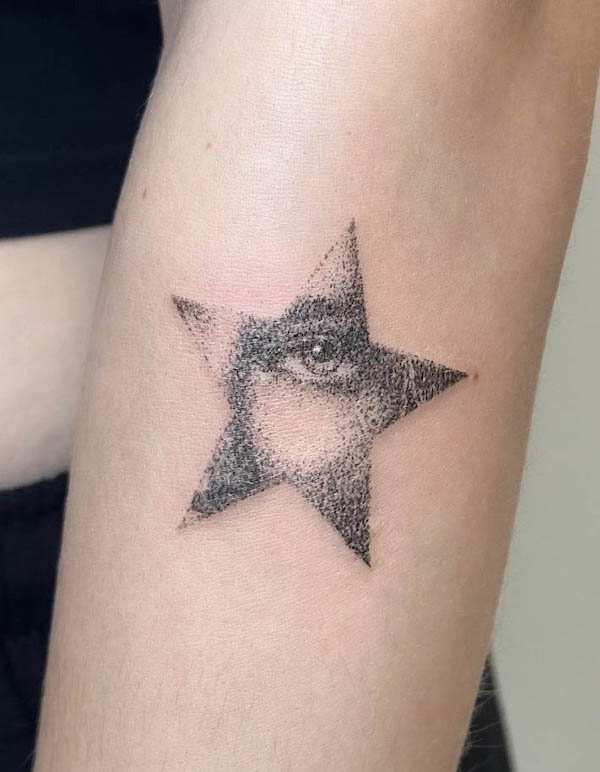 Realism star and portrait tattoo by @saschadesmit