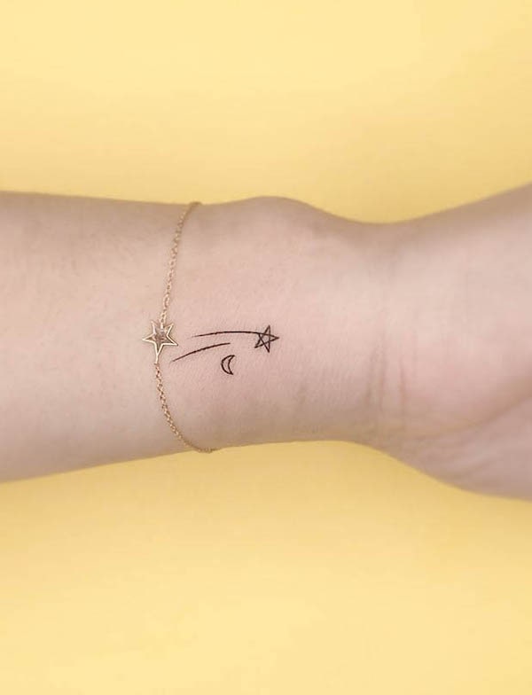 Shooting star tattoo on the wrist by @playground_tat2