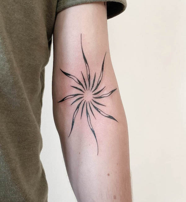 Swirly star tattoo by @wimswim