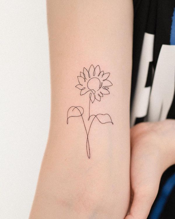 Fine line simple sunflower tattoo by @thedayafter_tat2