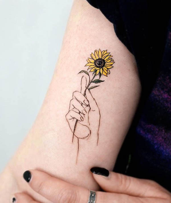 Holding onto hope _sunflower tattoo by @pauline.son