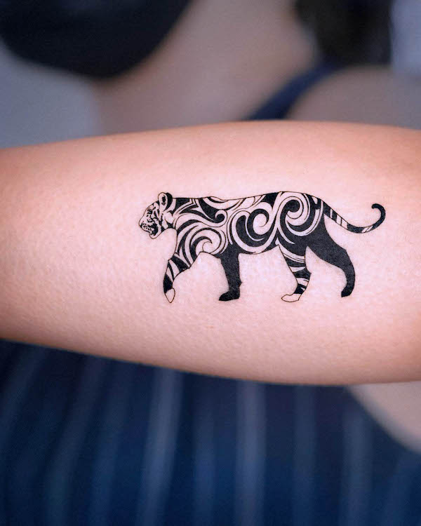 Gorgeous tiger arm tattoo by @e.nal_.tattoo