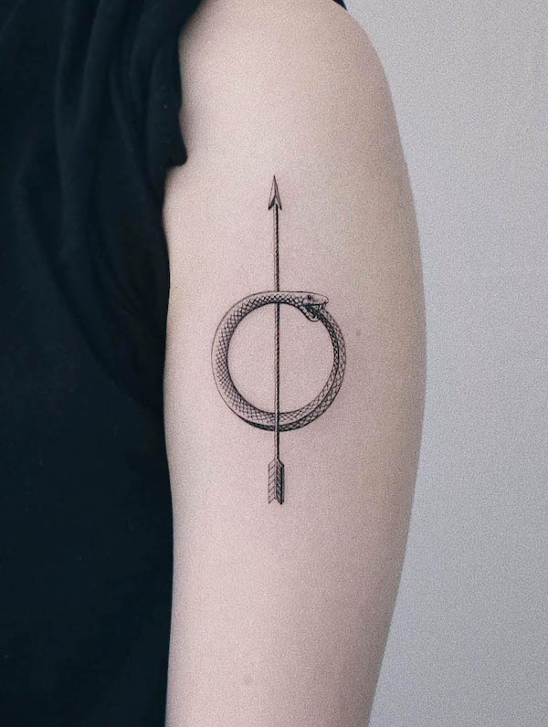 Ouroboros arrow tattoo by @zipinblack