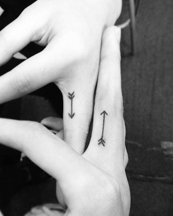 Tiny arrow finger tattoos by @ibf2