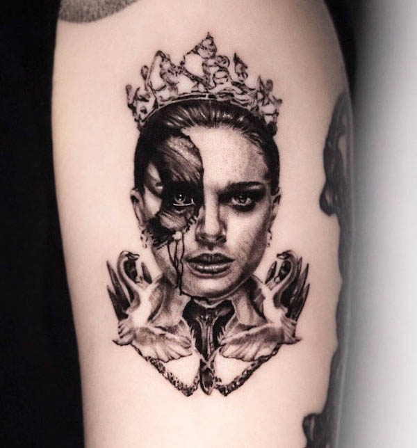 Black swan portrait tattoo by @kidneedle_tattoo