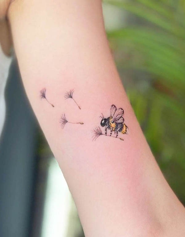 Bee and dandelion tattoo by @natasharachelfineline