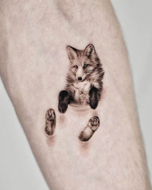 The floating fox tattoo by @40.tatt_