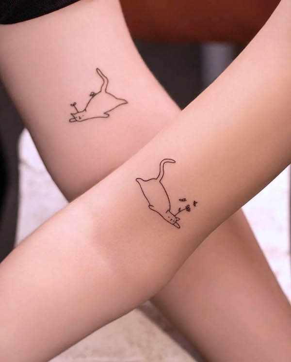 Cute and minimalist cat tattoos by @tattooberlin_vesna