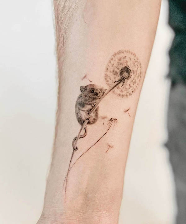 Harvest mouse and dandelion tattoo by @liao.yk_.tattoo